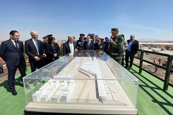 Santa Lucía, aeropuerto en obra negra y motivo de burla nacional