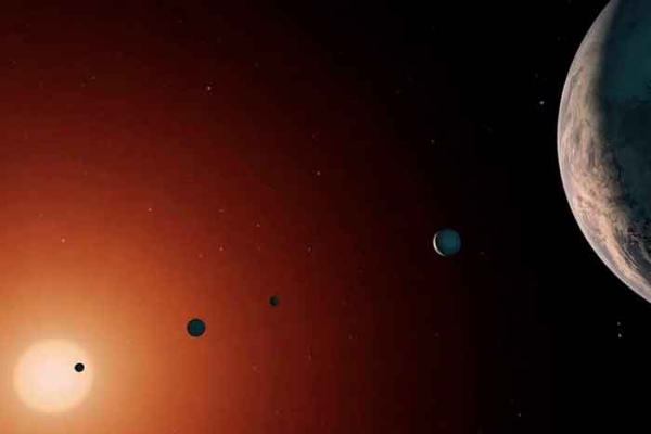 Astrónomos observan un planeta que tarda mil años en orbitar al Sol