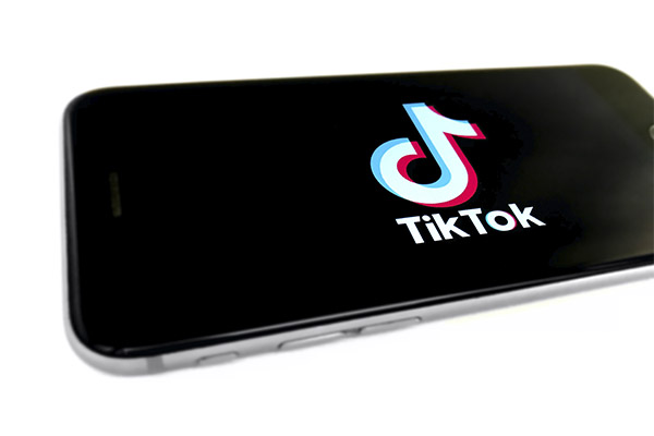 Advierten sobre los peligros de vincular el número telefónico a TikTok