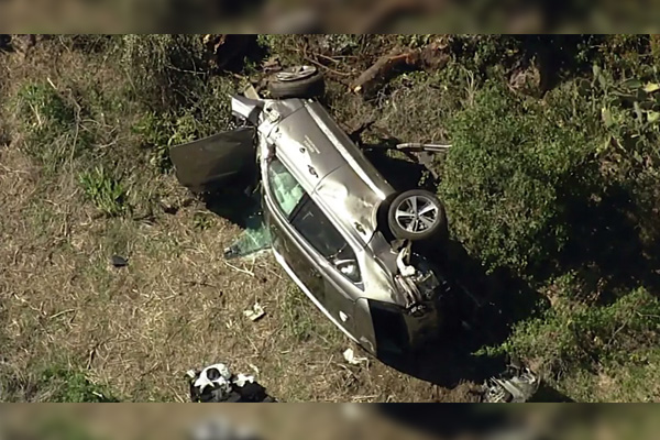 ¡Tiger Woods sufre accidente automovilístico!