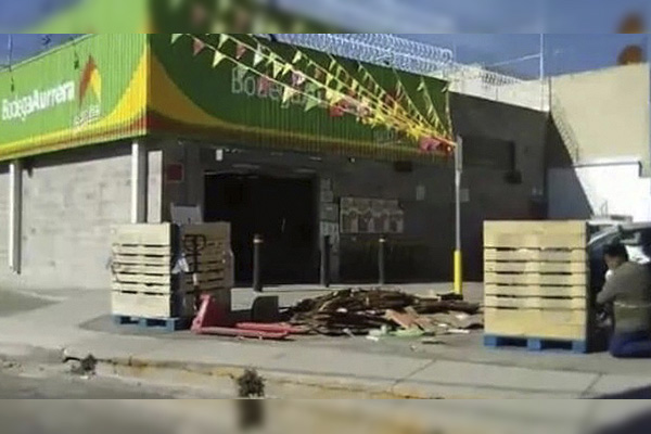 Ladrones hacen boquete en el techo y atracan Bodega Aurrera Express de Texmelucan