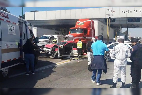 Un muerto y 6 heridos en choque múltiple causado por un tráiler