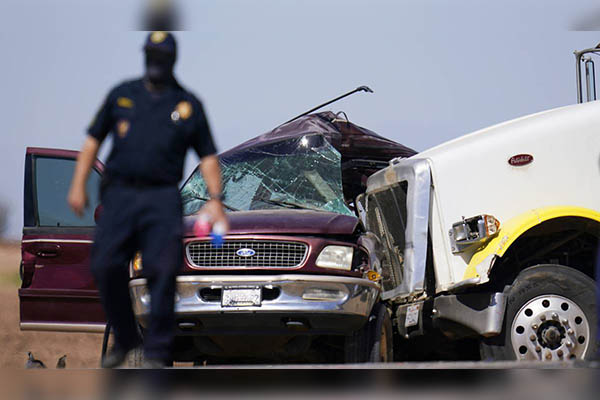 Reportan 10 mexicanos fallecidos en California por accidente vehicular