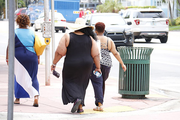 Obesidad y sobredosis de sustancias agravan mortalidad por COVID-19 en EU