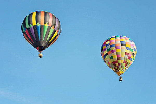 Hombre cae de un globo aerostático a 20 metros de altura y vive para contarlo