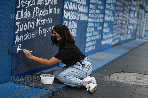 Marcha de mujeres termina en disturbios frente a Palacio Nacional