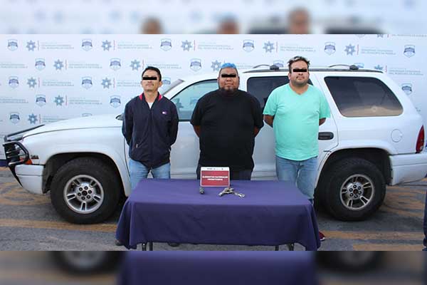 Detenidos tras persecución por robar una camioneta