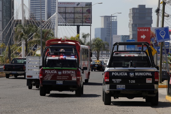Ocurre balacera entre policías y sujetos armados en la Atlixcáyotl