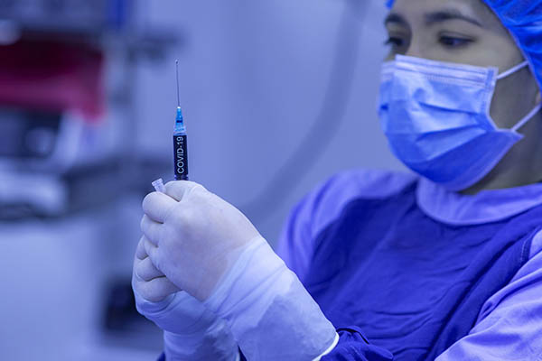Comienzan pruebas de vacuna Sputnik V en pacientes con cáncer