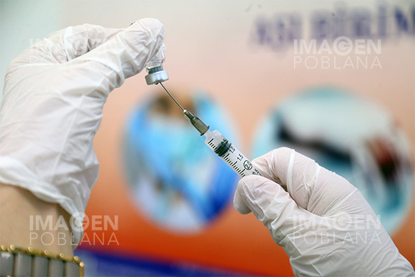 OMS sin pruebas de que problemas con sangre se deben a vacuna AstraZeneca