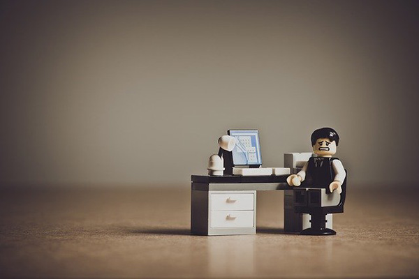 Digitalización del trabajo acarrea riesgos a la salud de los empleados, según estudio