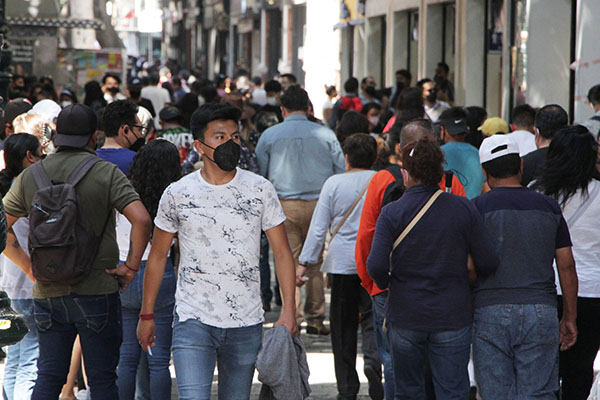 Semáforo naranja con tintes rojos en la indisciplinada Puebla