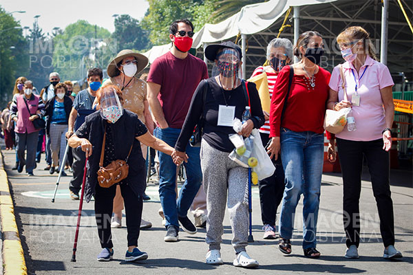 México acumula siete semanas con tendencia a la baja en COVID-19, dicen