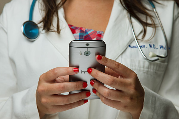 Los casos en que es conveniente consultar con un médico a distancia