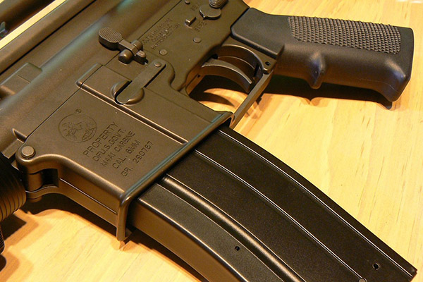 Presidente de EU pide que se prohíban armas de asalto tras tiroteo en Colorado