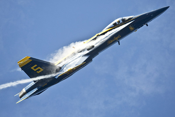 Cae un avión militar sobre una casa en Bolivia