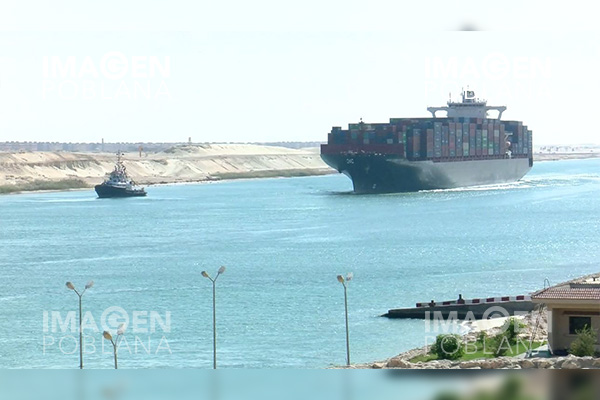 Los precios del petróleo se dispararían 10% por bloqueo del canal de Suez
