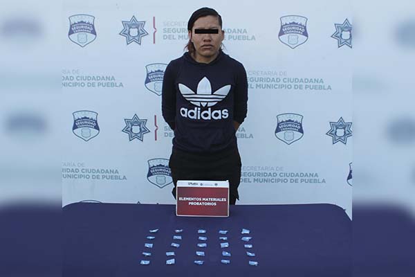 Aseguran 25 dosis de crack a una mujer; ya está detenida