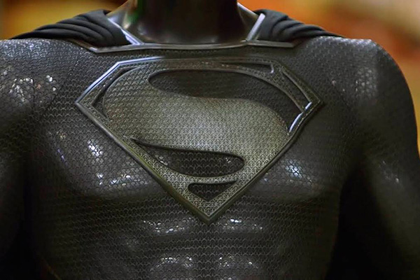 ¿Por qué Superman luce un traje negro en el “Snyder Cut”?