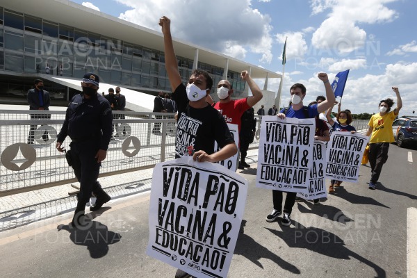 Brasil vuelve a batir récord de muertes diarias por COVID-19