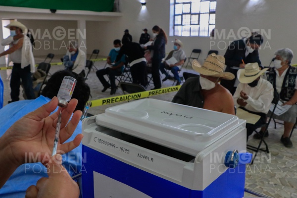 ¿Qué sigue después de recibir la vacuna anticovid?