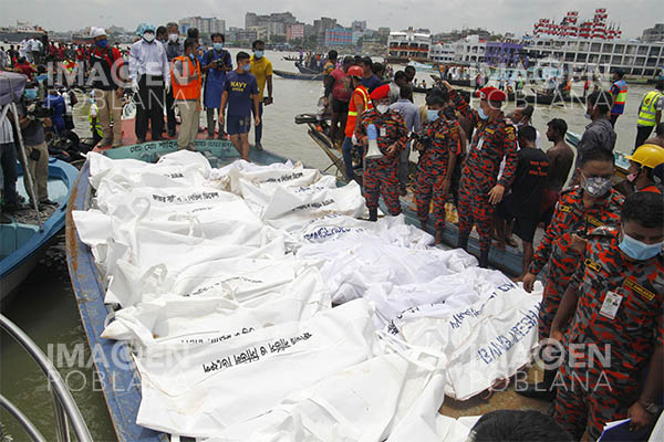 Al menos 27 muertos por naufragio de embarcación en Bangladés