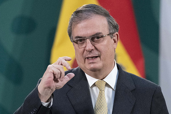 Ebrard viajará a Moscú, China, India y EU para asegurar abastecimiento de vacunas