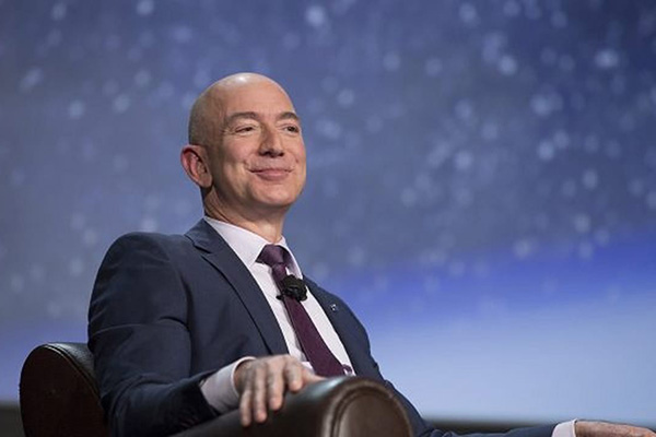 Jeff Bezos vuelve a encabezar la lista de multimillonarios de Forbes