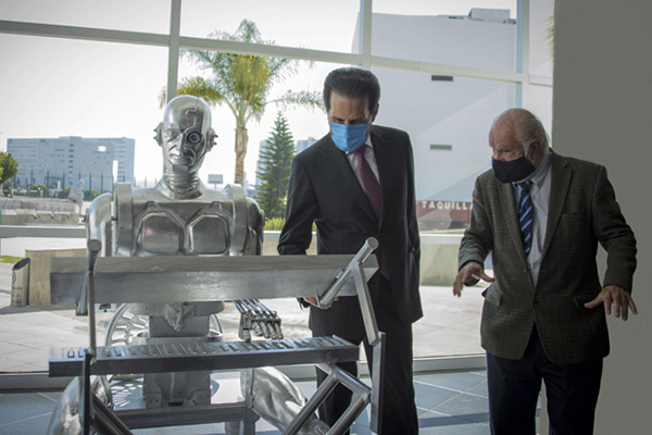 BUAP devela escultura a Don Cuco “El Guapo”, primer robot mexicano con IA