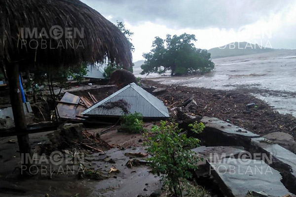 Sube a 138 número de muertos por ciclón tropical Seroja en Indonesia