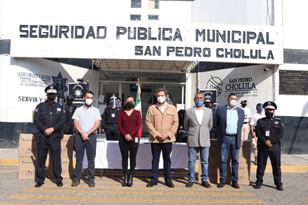 CCSJP dona 400 caretas a policías de San Pedro Cholula