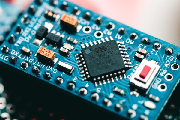 Escasez de microchips continuará hasta 2022