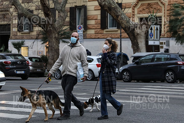 Más de dos millones de italianos se vacunaron contra el covid-19 sin respetar su turno