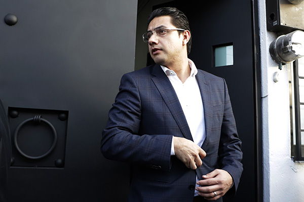 Comparece Jesús Giles por firma falsa en amparo