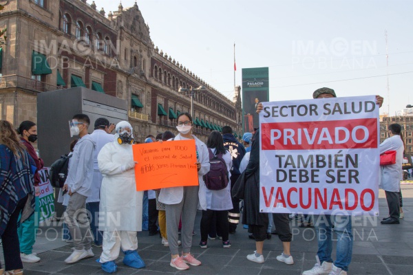 AMLO descarta programa de vacunación COVID-19 para médicos privados