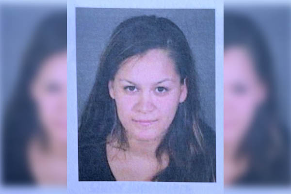 Madre asesina: apuñaló a sus tres pequeños hijos y luego escapó en un auto robado
