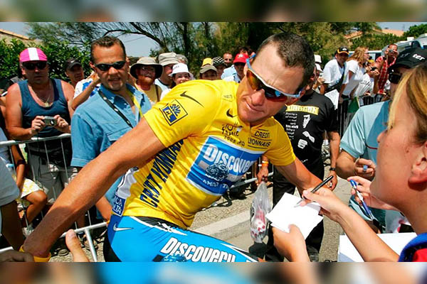 Nuevo escándalo de Lance Armstrong: lo acusan de emplear motores en su bicicleta