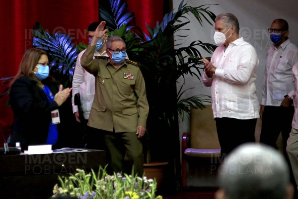 Raúl Castro deja el liderazgo del Partido Comunista de Cuba