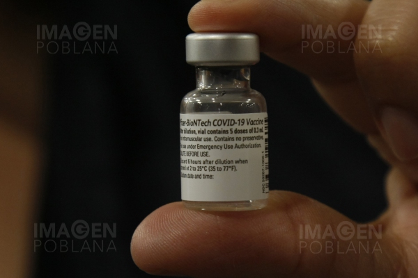Vacunas de Pfizer y Moderna tendrían 30 veces más riesgo de provocar trombosis que otras