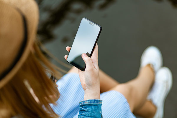 Los smartphones con cámaras frontales invisibles que podrían ver la luz en 2021