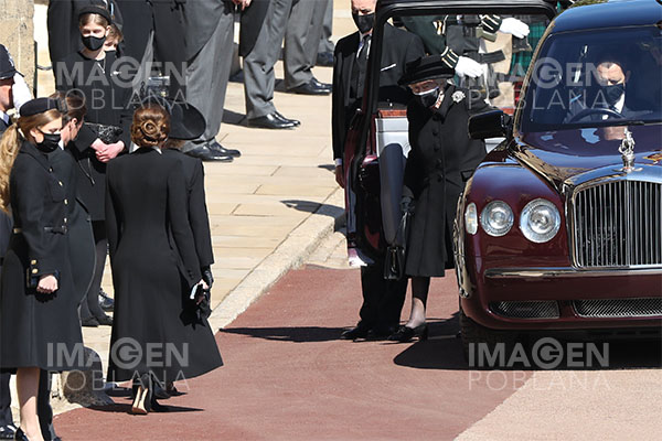 La reina Isabel II rompe el protocolo de luto tras la muerte de su esposo