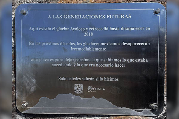 Con una placa, expertos declaran extinto el glaciar Ayoloco, en la cumbre del Iztaccíhuatl