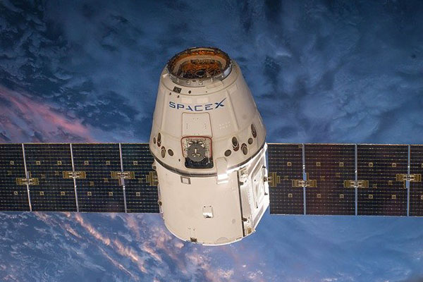 Un objeto no identificado casi choca contra la Crew Dragon de SpaceX