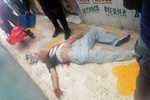 Hombre termina apuñalado durante una riña de mercado
