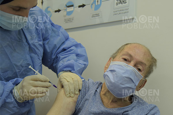 Vacunas Pfizer y Moderna muestran eficacia de 94% en estadounidenses de edad avanzada