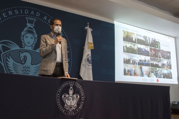 Alfonso Esparza toma protesta a nuevos integrantes de los Consejos de Unidad Académica