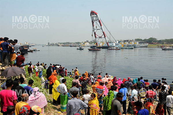 Aumentan a 26 los muertos por choque de lancha en Bangladesh