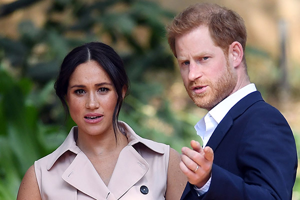 Acusan al príncipe Harry de ser "débil" al no corregir a Meghan