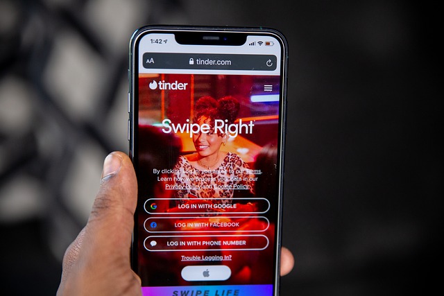 Si eres hombre y quieres ligar en Tinder, atento a este estudio