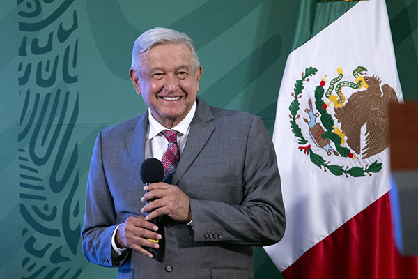 AMLO remplaza mañanera con acto musical por el Día de la Madre